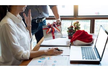 How to Measure the ROI of Corporate Gifting (A Useful Guide With Examples)