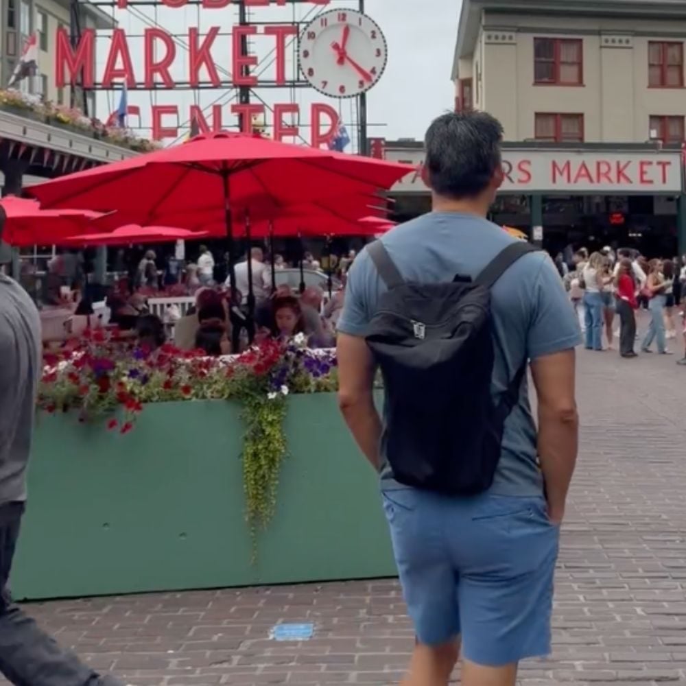 V wearing the L-Cube as a daypack in the city