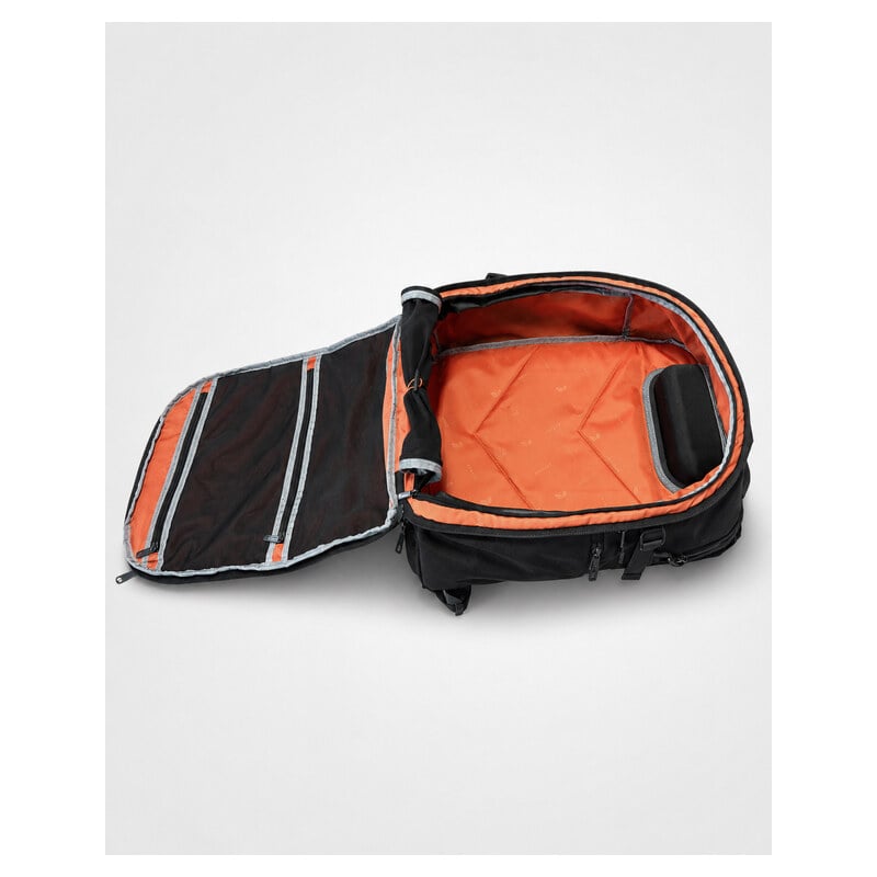 EKP1 expandable clamshell main clothing compartment