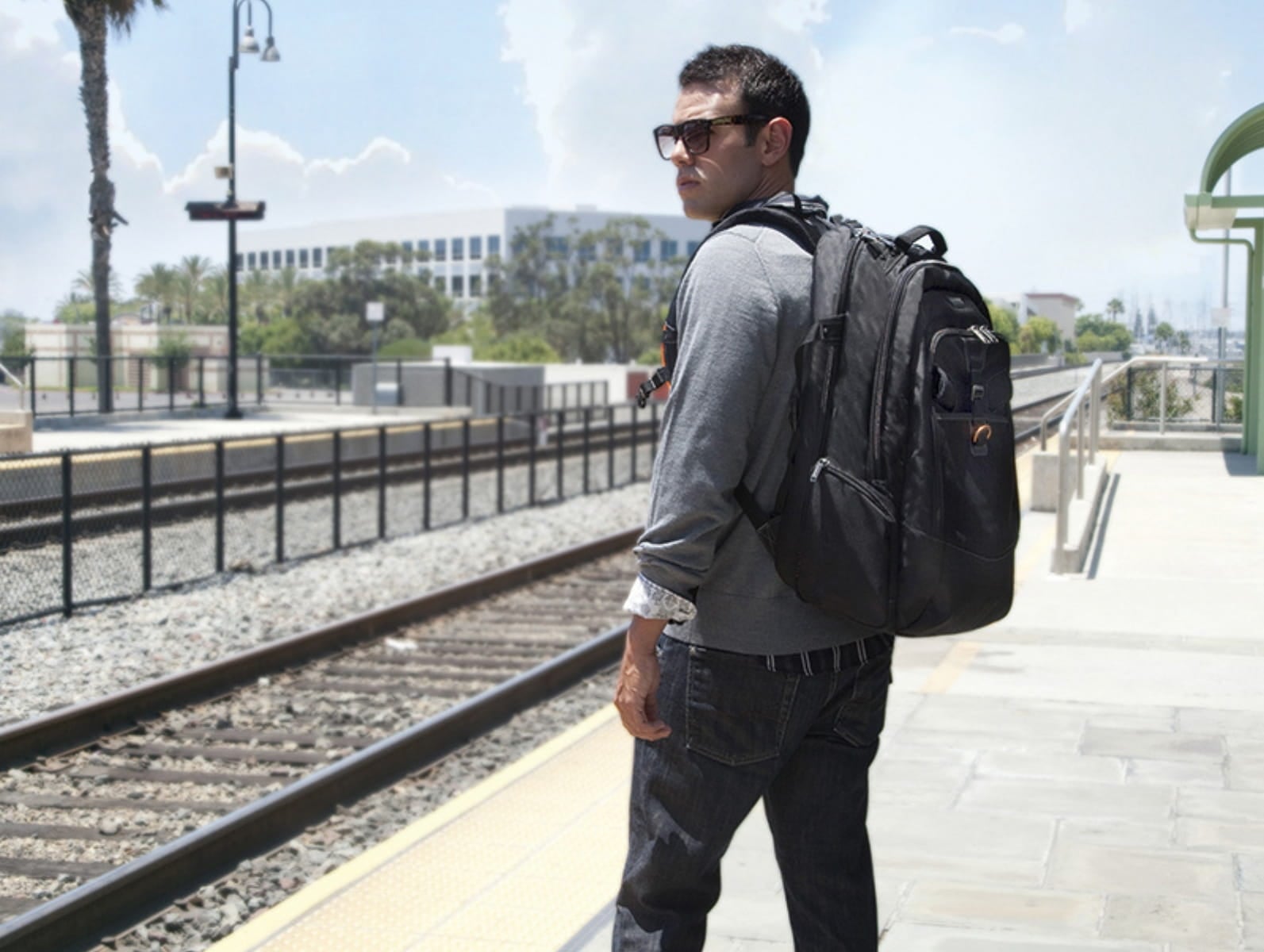 Close-up of Business 120 comfort and carry system