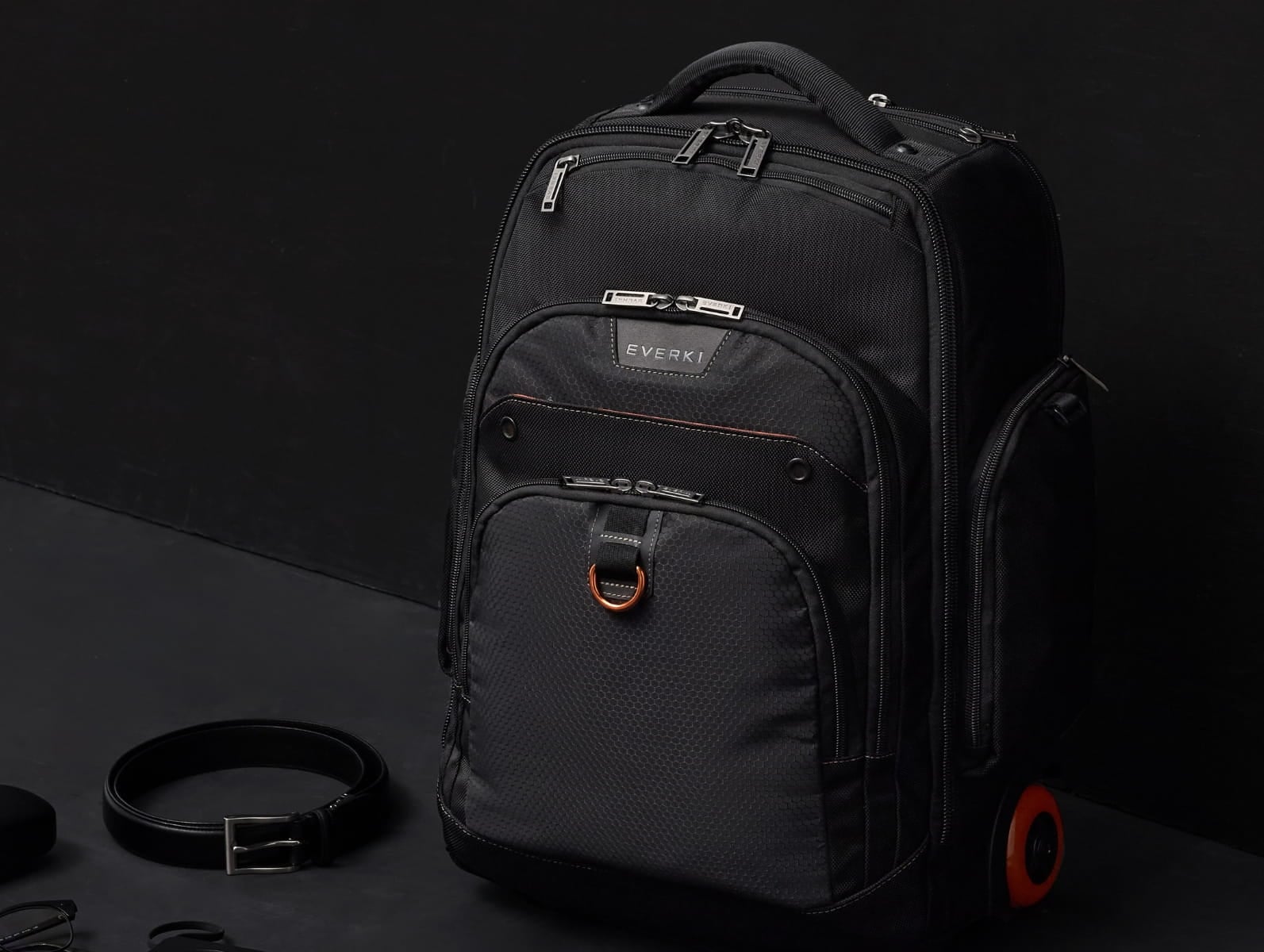 Nahaufnahme von robusten Zipper-Pulls und Hardware