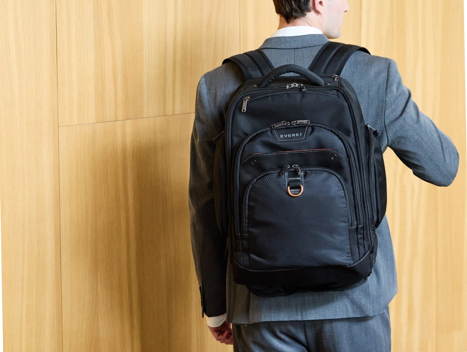 Atlas Wheeled 2 als Rucksack getragen